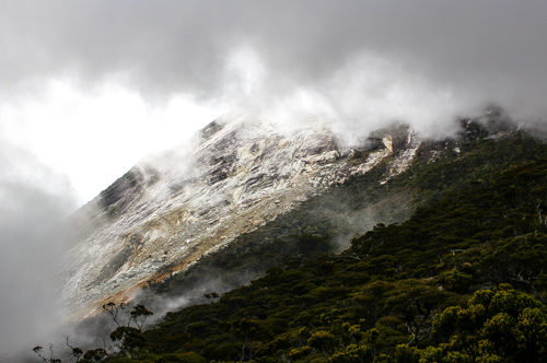 キナバル山 トレッキング 岩山