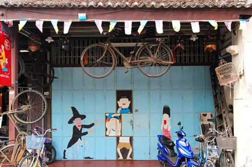 street art in Penang shutter