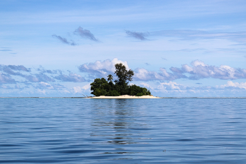 Tiny island in Pacific ocean from Lissenung Island 