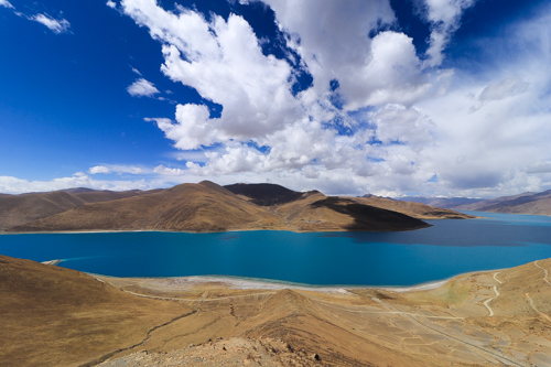 Yamdrok Lake in Tibet, China 